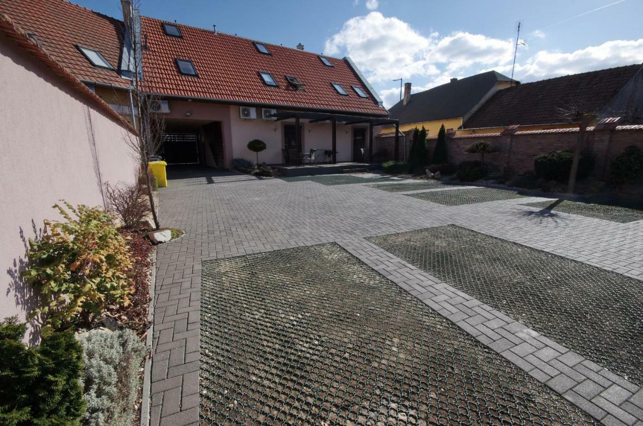 Royal Residence Apartments Gyula Esterno foto